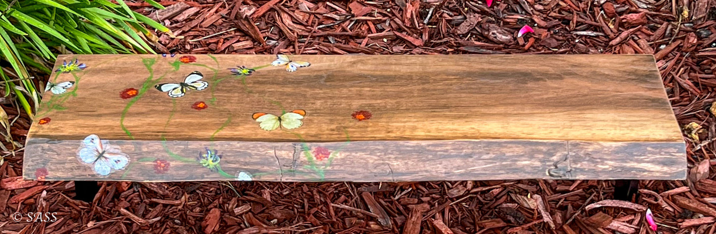 Live Edge Walnut Shelf - Chuchotements dans le Bois