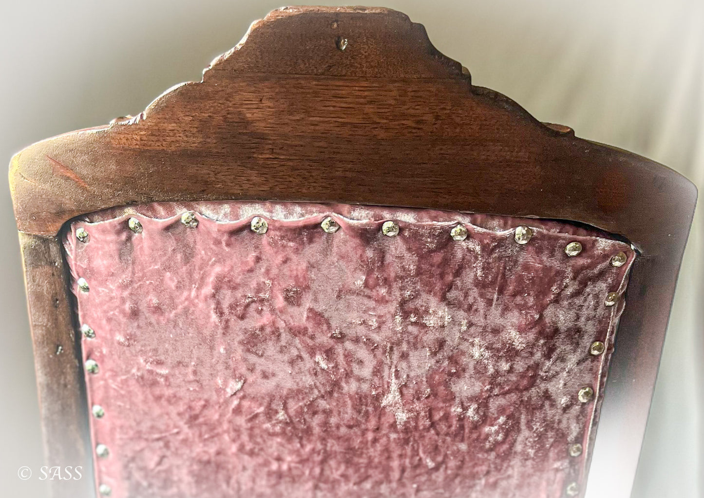 Restored Victorian Nursing Rocker with Pink Velvet - Chaise de Nursing Victorienne