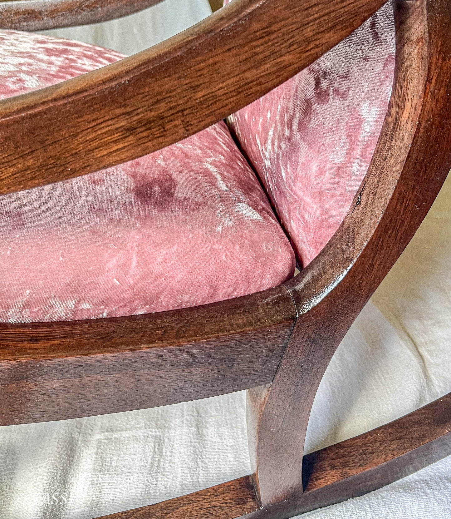 Restored Victorian Nursing Rocker with Pink Velvet - Chaise de Nursing Victorienne