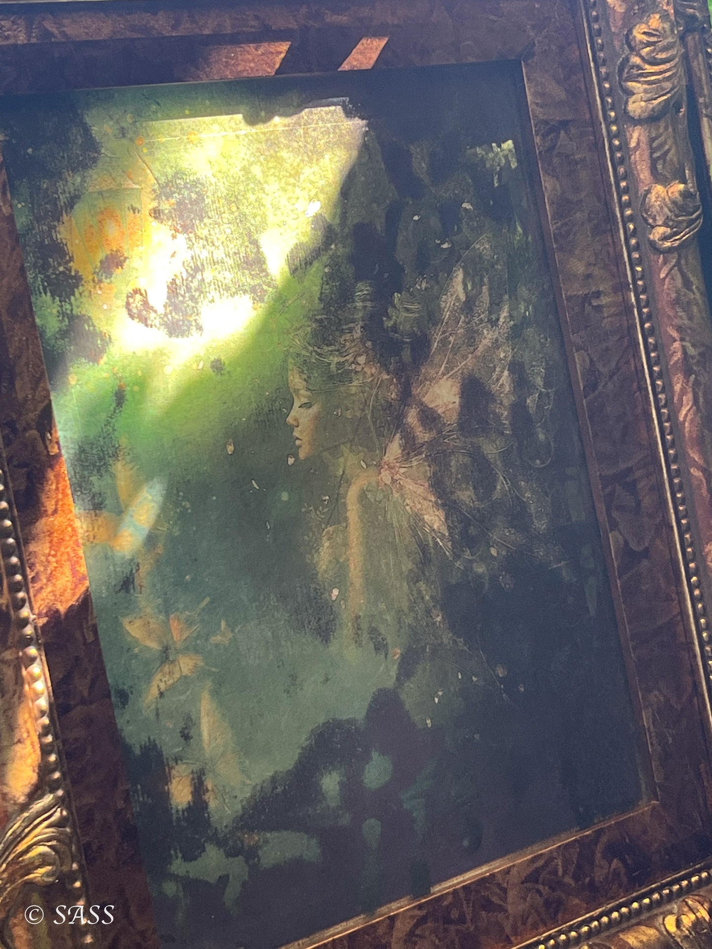 Enchanted Fairy Mirror with Gold Gilt Frame - Éclair de Fée