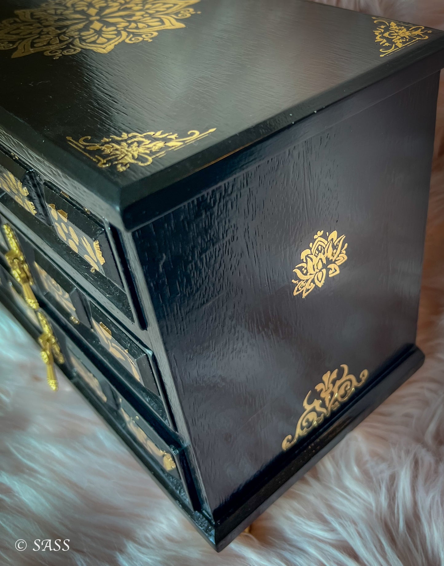 Black & Gold Mandala Jewelry Box - Éclat d'Or Nocturne