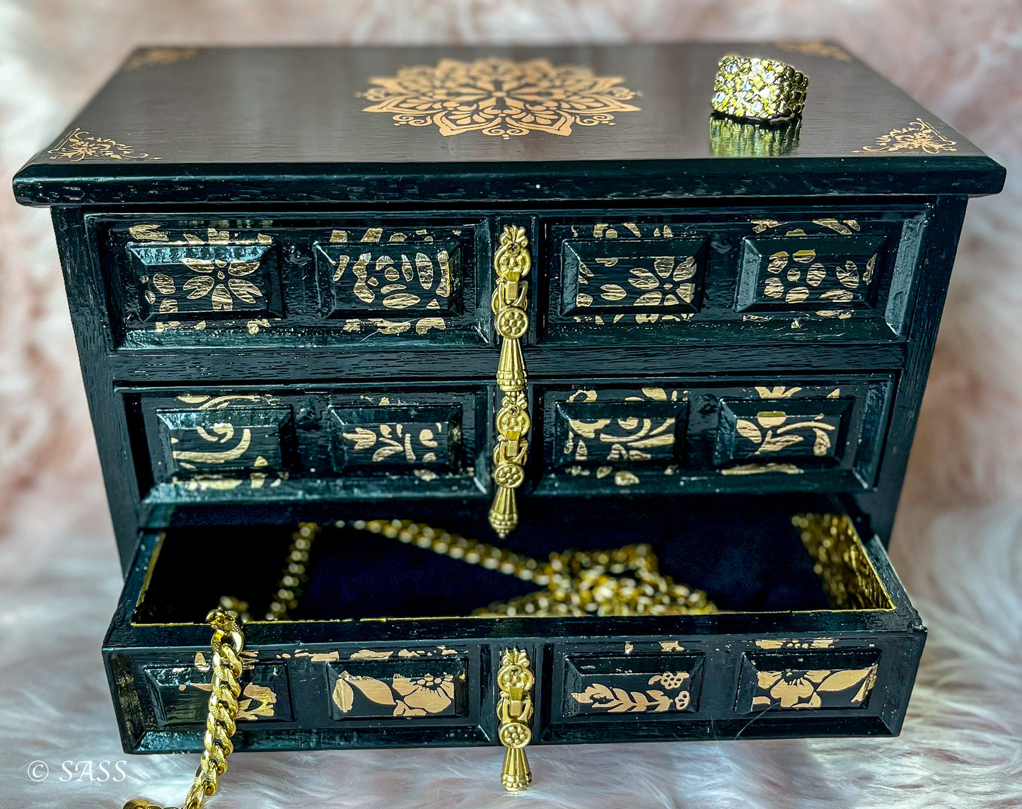 Black & Gold Mandala Jewelry Box - Éclat d'Or Nocturne