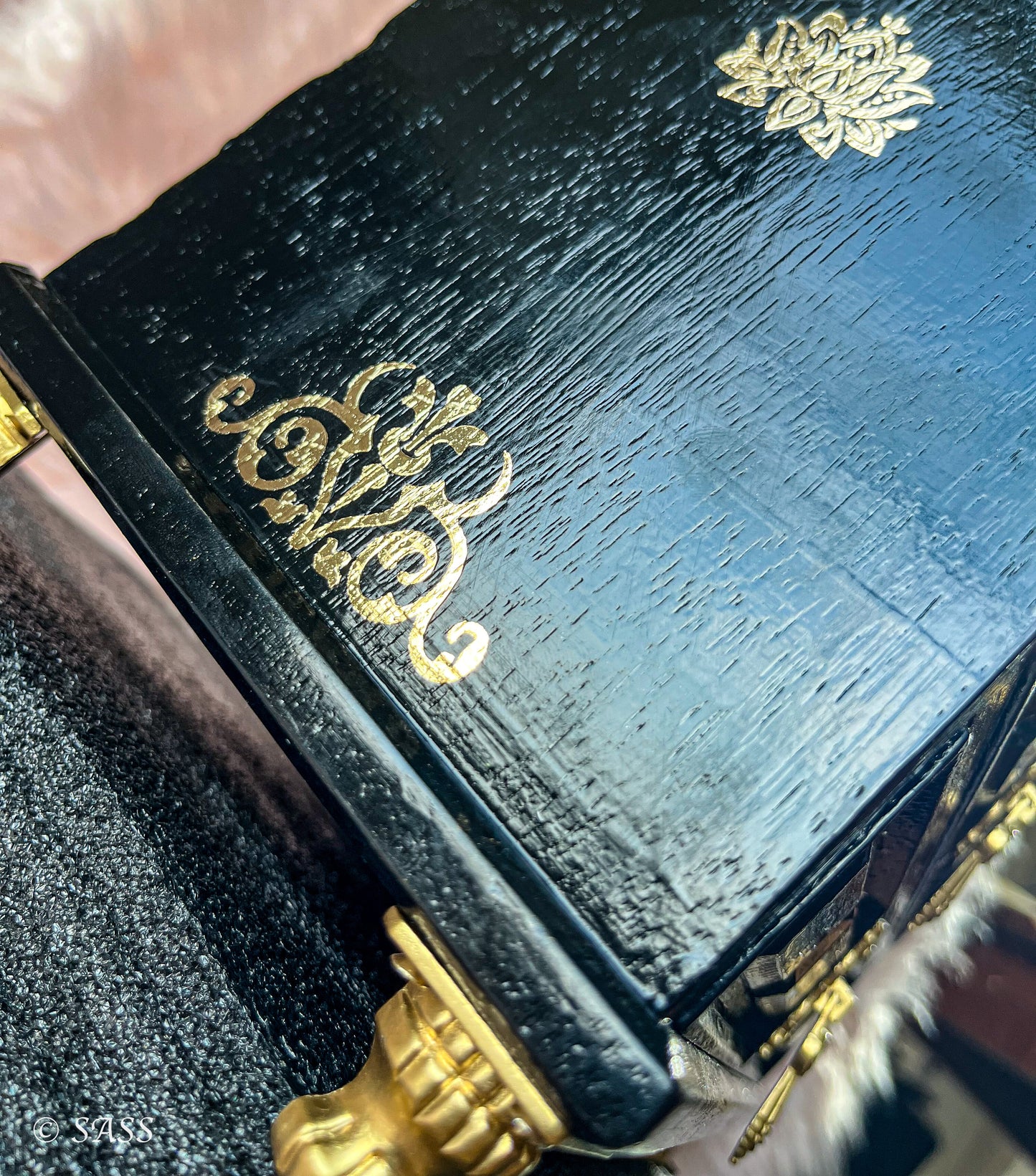 Black & Gold Mandala Jewelry Box - Éclat d'Or Nocturne