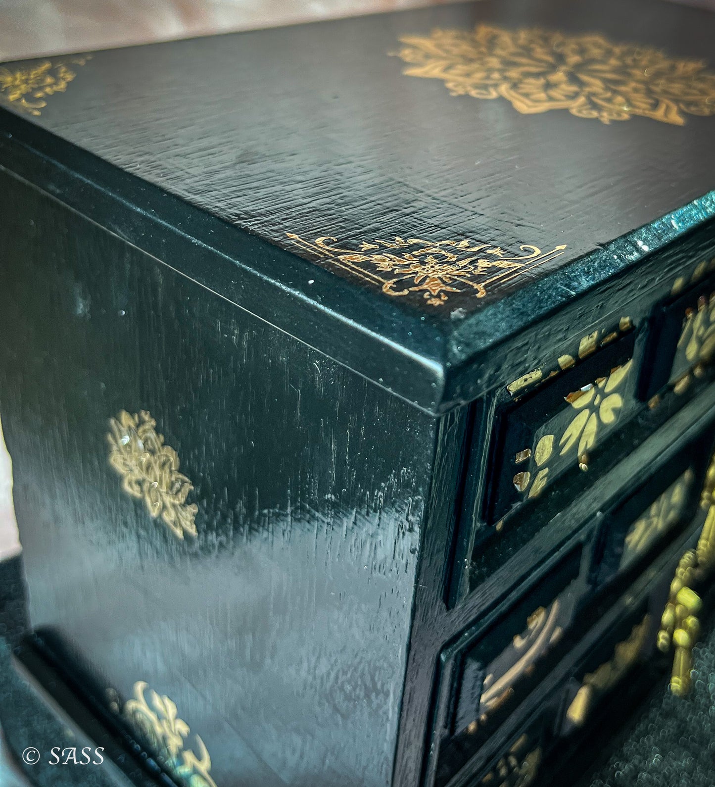 Black & Gold Mandala Jewelry Box - Éclat d'Or Nocturne
