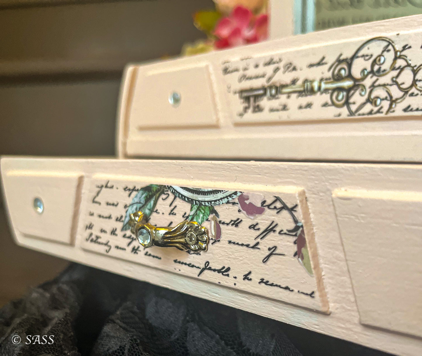 Pink Tabletop Jewelry Box - Flutter & Whisper