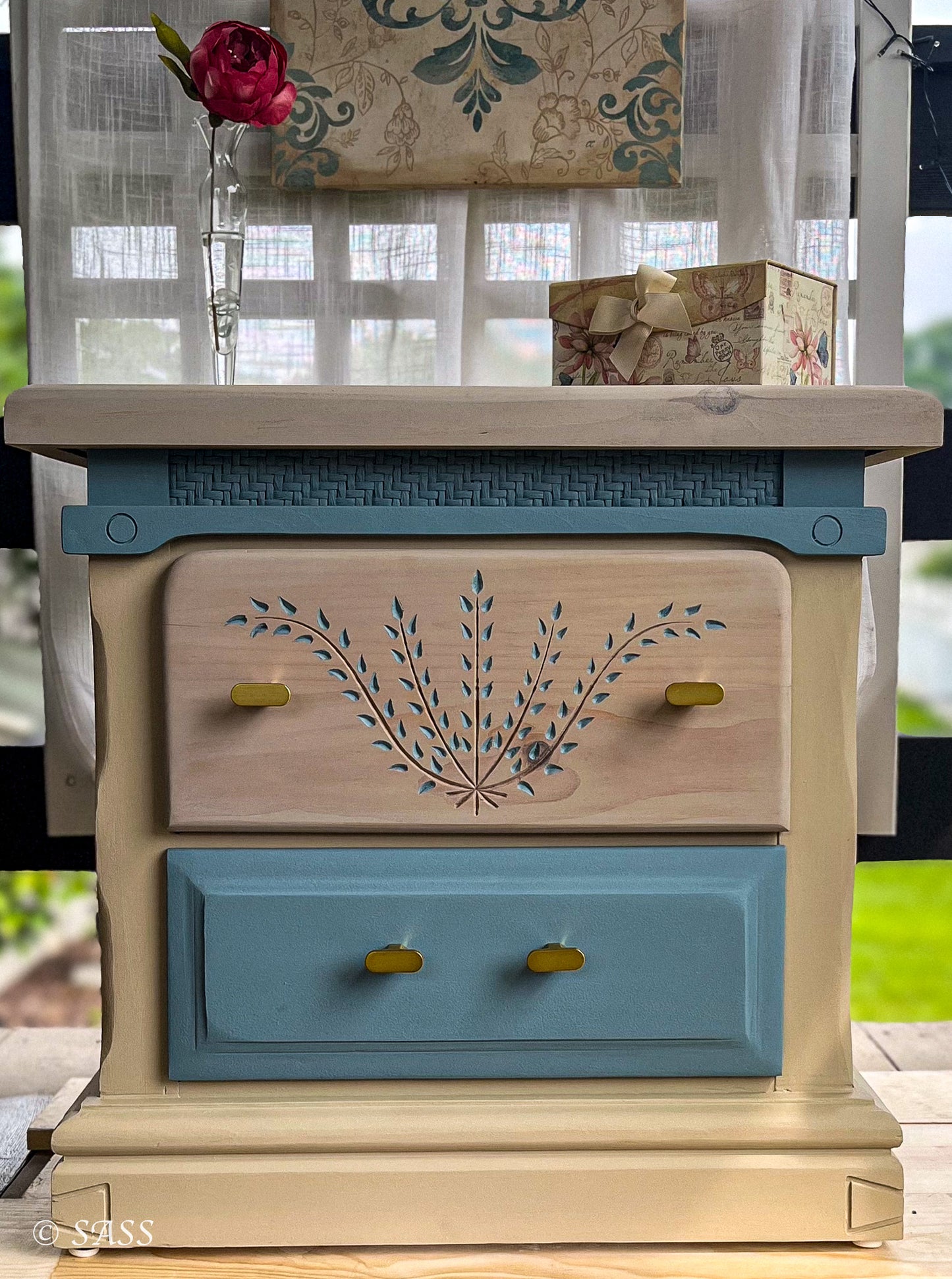 Mid-Century Modern End Table with Floral Motif - La Dame