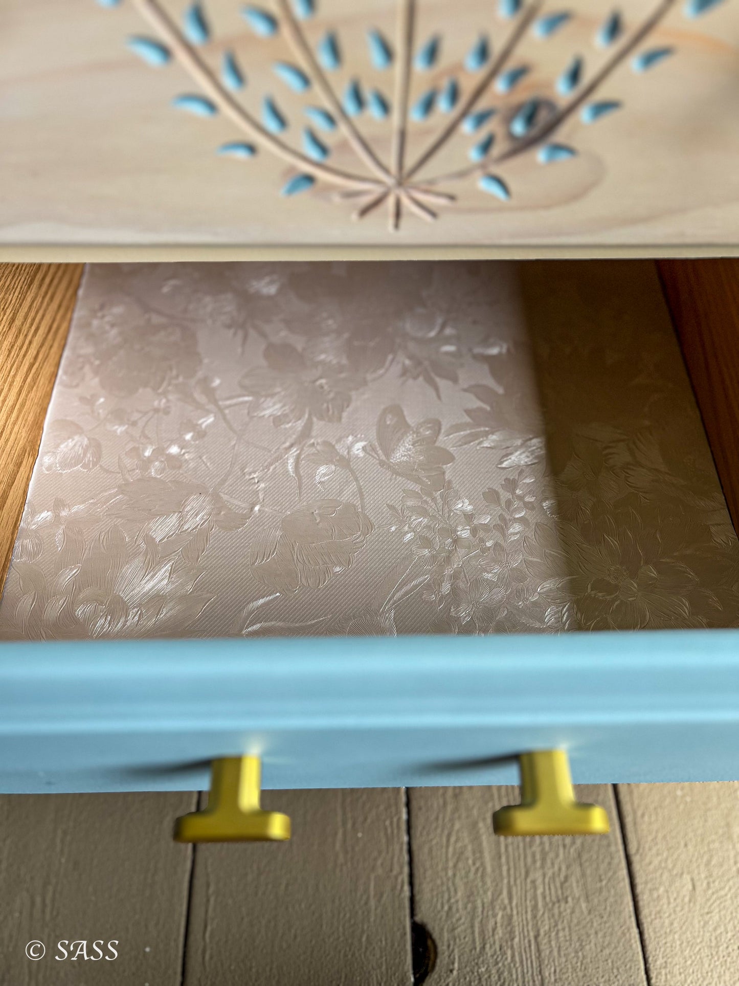 Mid-Century Modern End Table with Floral Motif - La Dame