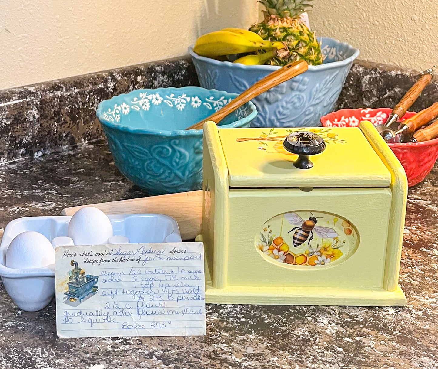 Vintage Recipe Box with Bee Theme - La Petite Abeille