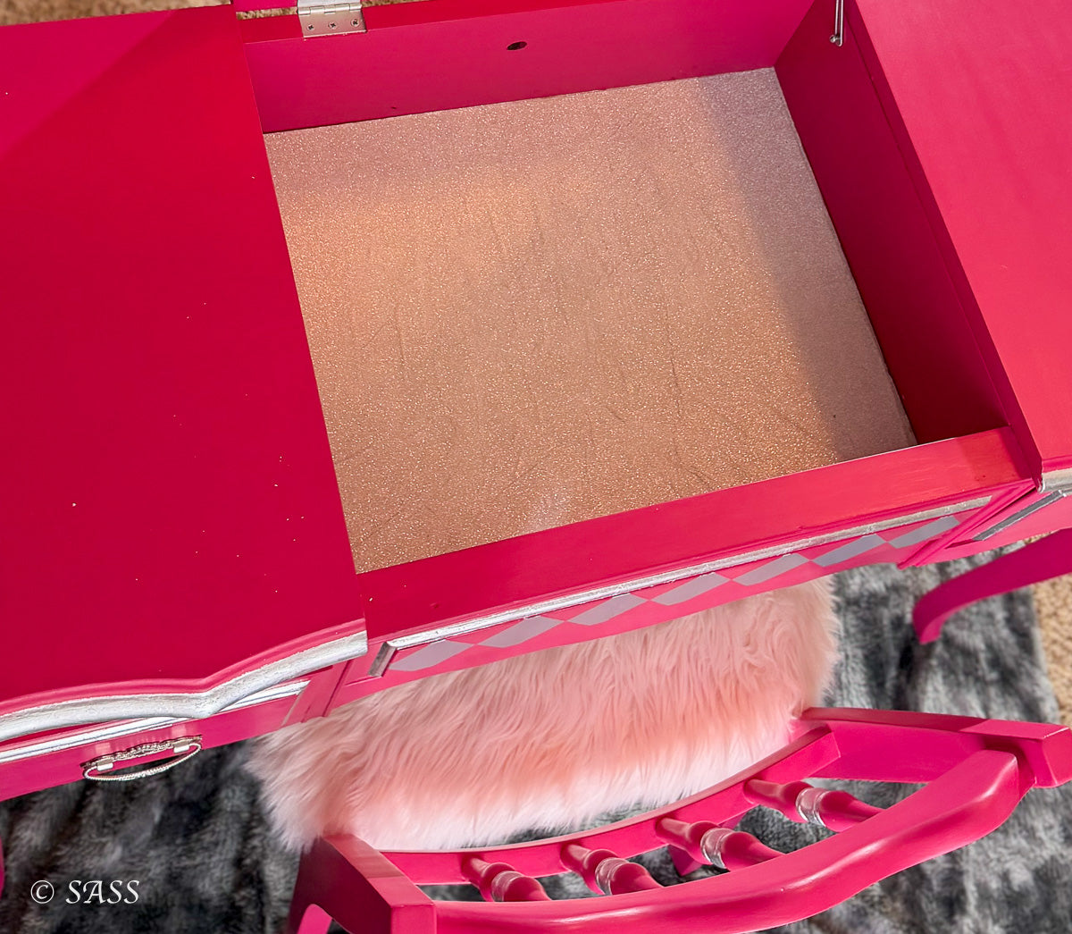 Hot Pink Vanity with Silver Leaf & Harlequin Design - La Vanité