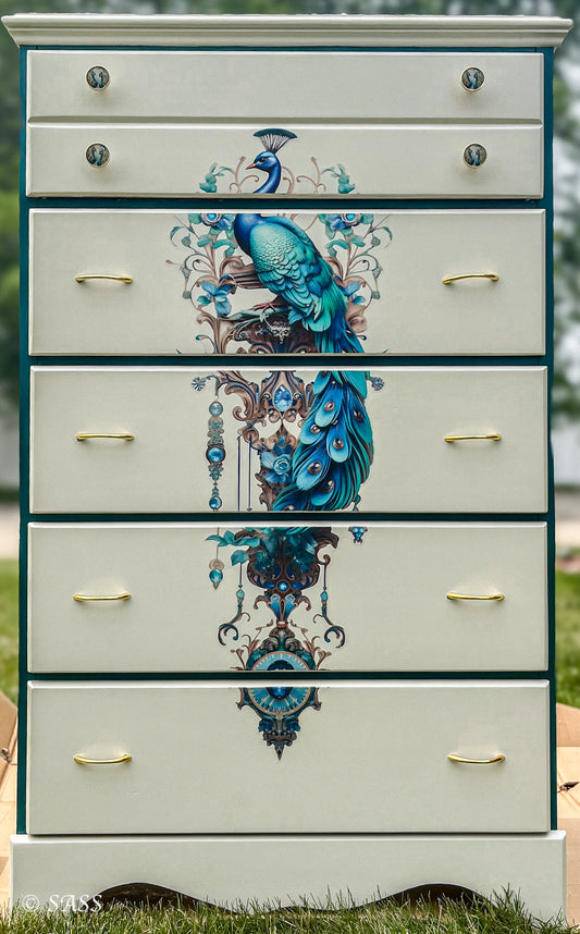 Peacock Dresser with Gold Details - Métamorphose Éclatante